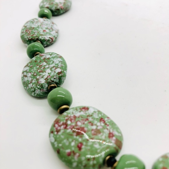 Vintage Green Speckled Stone Necklace - Picture 9 of 10
